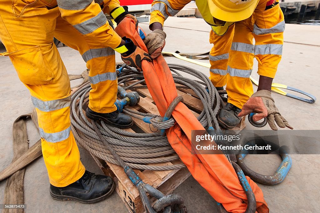 Cable Line Rescue Emergency Staff Unpacking Rescue Cables Angola Luanda Bay High-Res ...