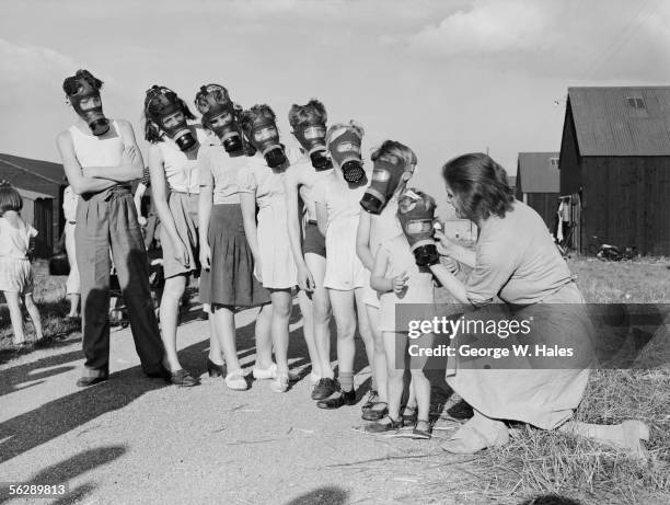World War 2 Gas Mask Photos And Premium High Res Pictures Getty Images world-war-2-gas-mask-photos-and-premium-high-res-pictures-getty-images