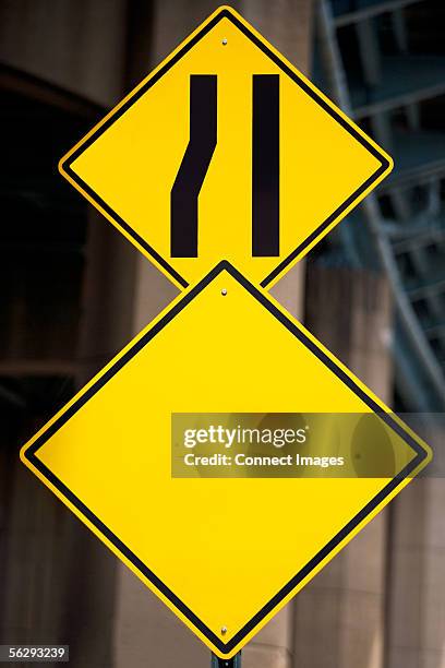 Converging Rode Sign Converging Lanes Photos and Premium High Res Pictures - Getty Images