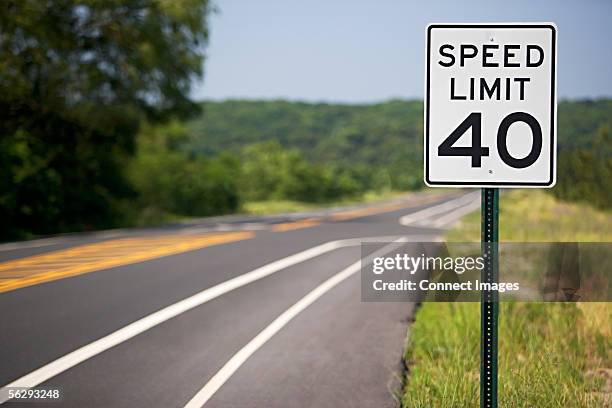speed limit sign by the road - speed limit sign stock pictures, royalty-free photos & images