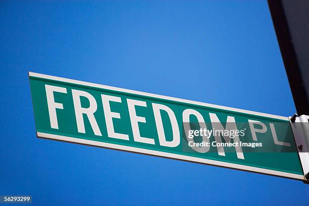 street sign - straßenschild stock-fotos und bilder