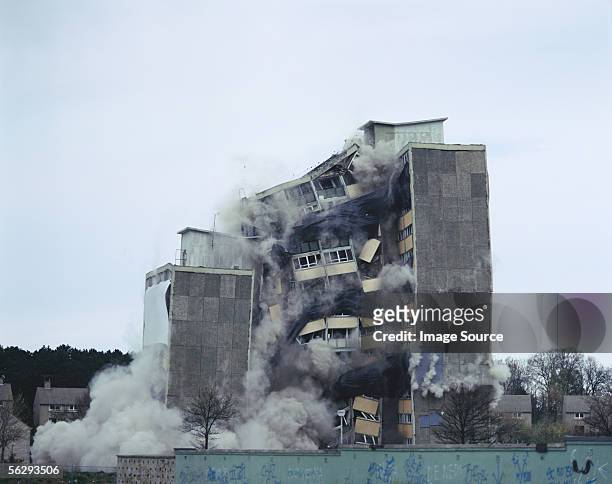 building being demolished - collapsing stock-fotos und bilder