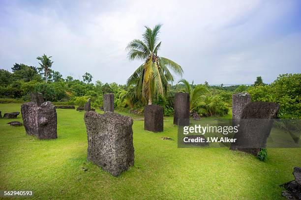 stone monoliths from 161 ad, babeldaob, palau - inselgruppe palau stock-fotos und bilder
