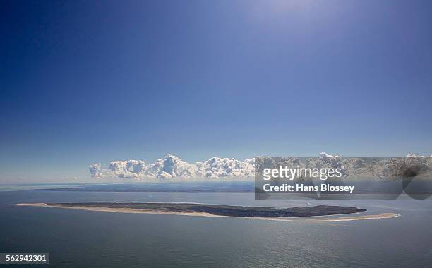aerial view, spiekeroog, island in the north sea, east frisian islands, lower saxony, germany - spiekeroog photos et images de collection