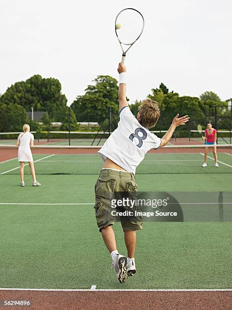 people playing tennis - racquet stockfoto's en -beelden