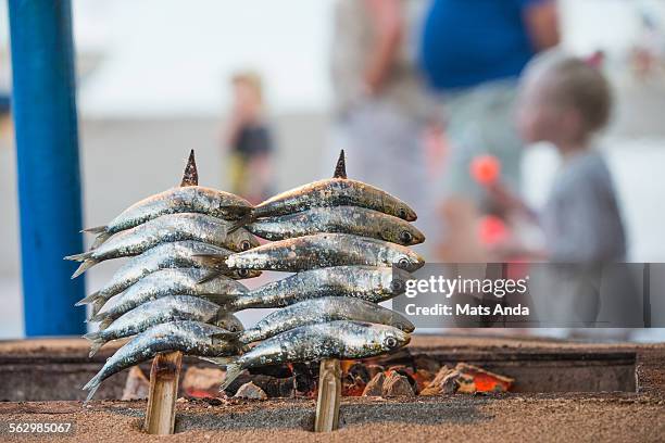 sardines on the grill - malaga fotografías e imágenes de stock