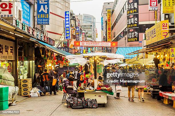myeong-dong, namdaemun market - seoul fotografías e imágenes de stock