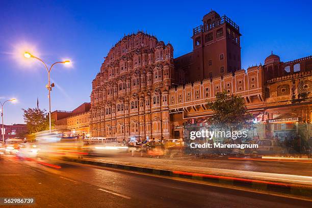 view of the palace of wind (hawa mahal) - hawa mahal fotografías e imágenes de stock