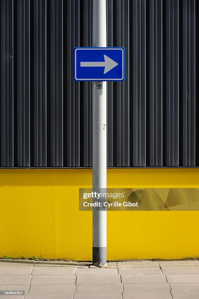 Arrow Sign Pointing Right High-Res Stock Photo - Getty Images