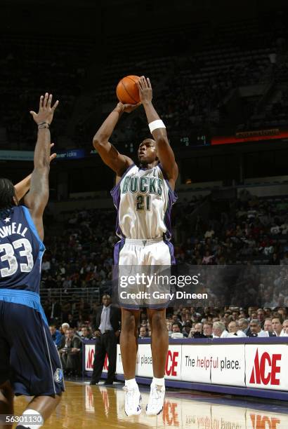 Bobby Simmons of the Milwaukee Bucks attemps a jump shot against the Dallas Mavericks on November 29, 2005 at the Bradley Center in Milwaukee,...