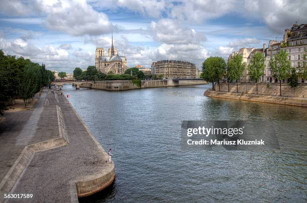 notre-dame and seine river from tournelle bridge - ottawa people stock pictures, royalty-free photos & images