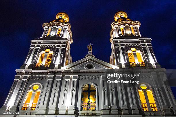 church of cuenca, ecuador at night - cuenca ecuador stock pictures, royalty-free photos & images