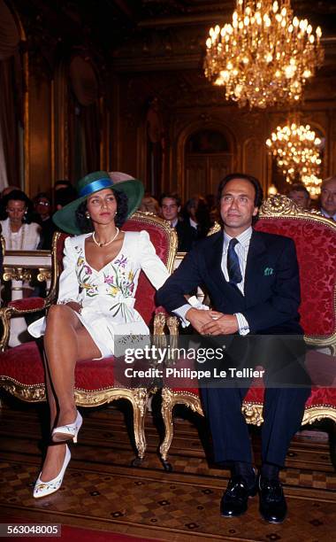 Mayor of Paris Jacques Chirac conducts marriage between Olivier Dassault and Carole daughter of Georges Tranchant, Paris, France, june 1989.