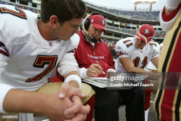 Offensive coordinator Mike McCarthy meets with quarterbacks Ken Dorsey and Alex Smith of the San Francisco 49ers during the game against the...