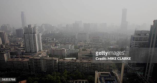 Overview on a smog ridden day of the city of Guangzhou, 01 December 2005. AFP PHOTO/MIKE CLARKE