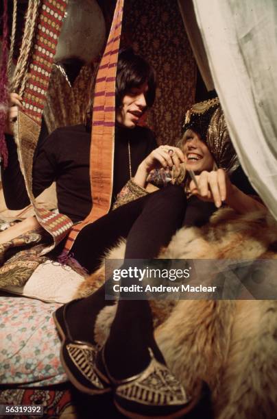 Anita Pallenberg and Mick Jagger playing Pherber and Turner in Donald Cammell and Nicolas Roeg's film 'Performance', 1970.