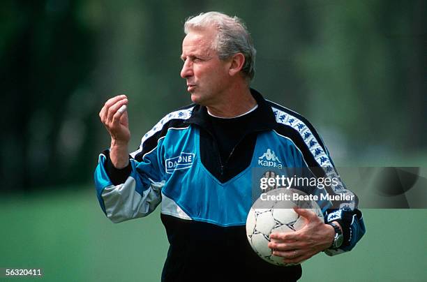 Head coach Giovanni Trapattoni of Juventus Turin gestures during the Training Session on April 7, 1994 in Turin, Italy.