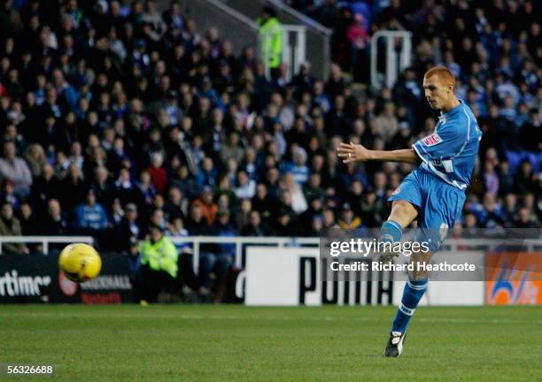Steve Sidwell of Reading scores the first goal during the Coca-Cola Championship match between Reading and Luton Town at the Madejski Stadium on...