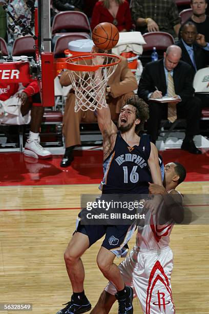 Pau Gasol of the Memphis Grizzlies shoots over Juwan Howard of the Houston Rockets December 3, 2005 at the Toyota Center in Houston, Texas. NOTE TO...