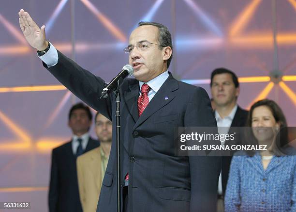 Felipe Calderon, del Partido de Accion Nacional presta juramento asumiendo su la candidatura oficial de su partido para las elecciones presidenciales...