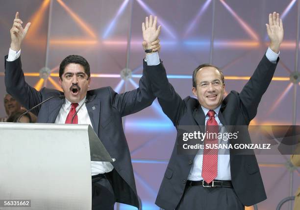 Felipe Calderon , del Partido de Accion Nacional saluda junto al presidente del PAN Manuel Espino, tras asumir la candidatura oficial de su partido...