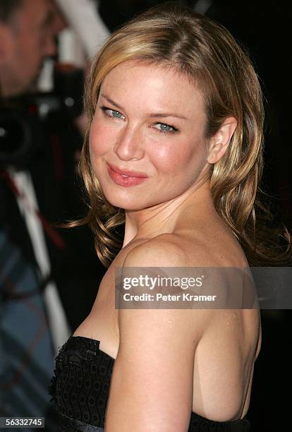 Actress Renee Zellweger arrives to the Museum Of The Moving Image Salute To Ron Howard at the Waldorf-Astoria December 4, 2005 in New York City.