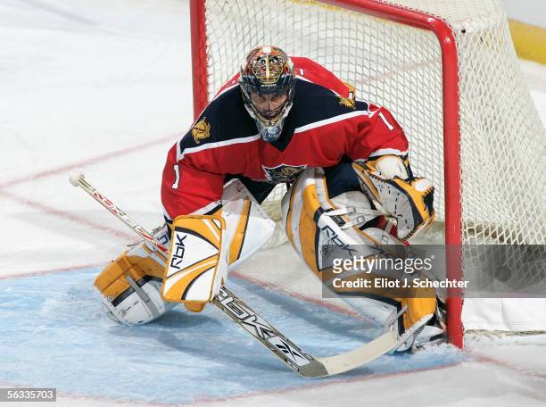 Goaltender Roberto Luongo of the Florida Panthers in action against the Pittsburgh Penguins during the NHL game at the Bank Atlantic Center on...