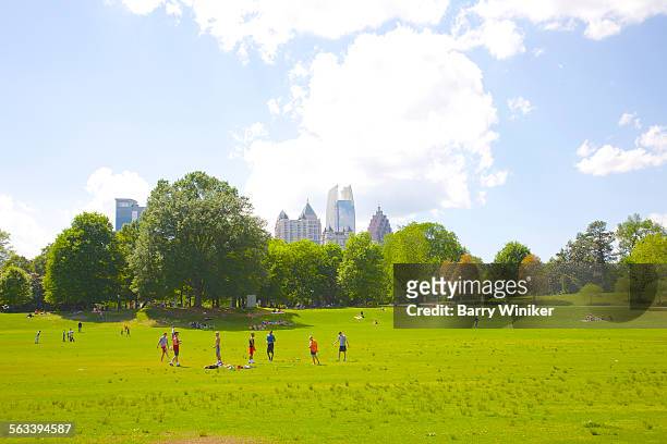 young men in park playing soccer, atlanta - piedmont park stockfoto's en -beelden