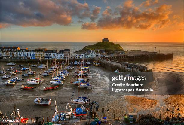 ilfracombe harbour at dawn - ilfracombe stock pictures, royalty-free photos & images