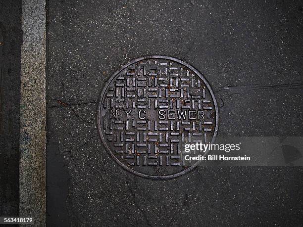 sewer - マンホール ストックフォトと画像