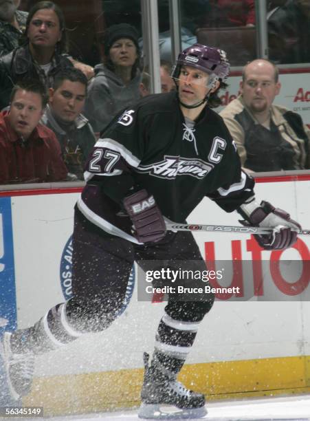 Scott Niedermayer of the Mighty Ducks of Anaheim skates during the game against the Atlanta Thrashers at the Arrowhead Pond on December 3, 2005 in...