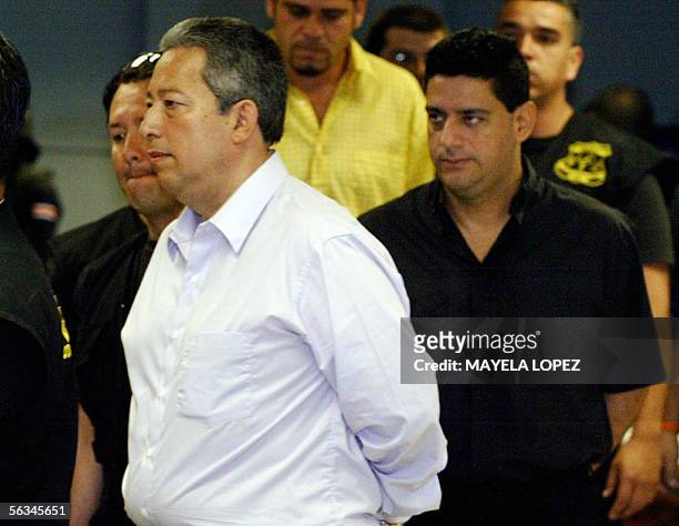 Los costarricenses Omar Chaves y el sacerdote catolico Minor Calvo , son conducidos a los Tribunales de Justicia, en San Jose, el 06 de diciembre de...