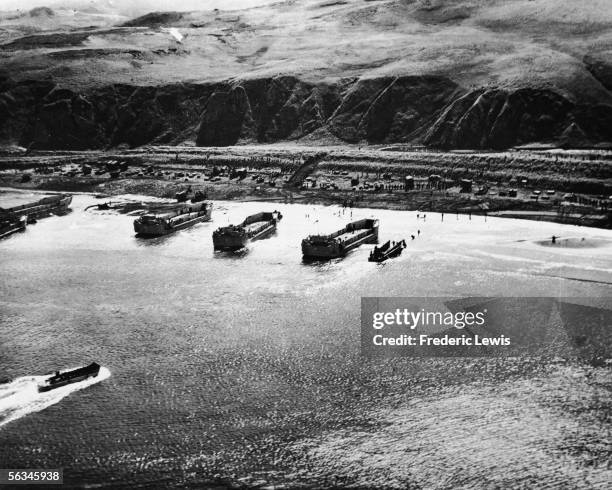 Aerial view of American troops landing at Kiska in the Aleutian Islands, Alaska, mid 1940s. On August 15, 1943 U.S. And Canadian forces landed at the...