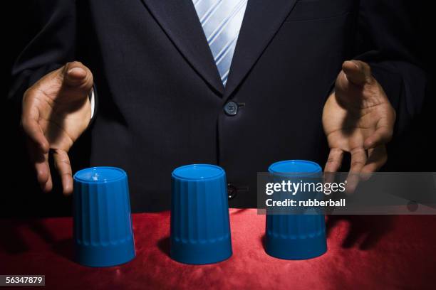 Shell Game Photos et images de collection - Getty Images