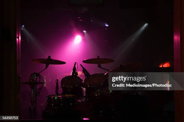 jazz band in bar - band bar stock-fotos und bilder