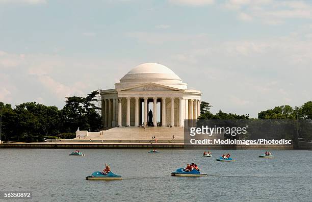 group of people boating in a river, jefferson memorial, washington dc, usa - potomac river stock pictures, royalty-free photos & images