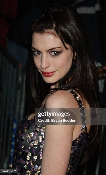 Actress Anne Hathaway attends the Focus Features Premiere of "Brokeback Mountain" at the Loews Theater on December 6, 2005 in New York City.