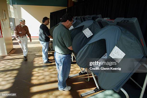 Voters cast an early electronic vote at the voting Kiosk located at the Irvine Spectrum. Orange County primary election voters cast electronic...