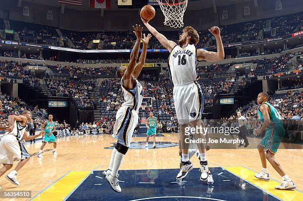Pau Gasol of the Memphis Grizzlies shoots a layup during a game between the New Orleans/Oklahoma City Hornets and Memphis Grizzlies on December 6,...
