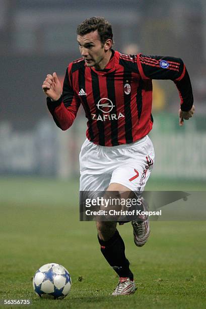Andriy Shevchenko of Milan runs with the ball during the UEFA Champions League Group E match between AC Milan and Schalke 04 at the Giuseppe Meazza...