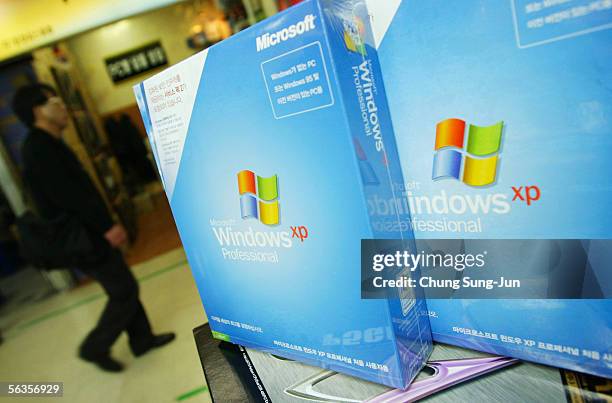 Window Pc 2005 Windows 7 32 Photos and Premium High Res Pictures - Getty Images