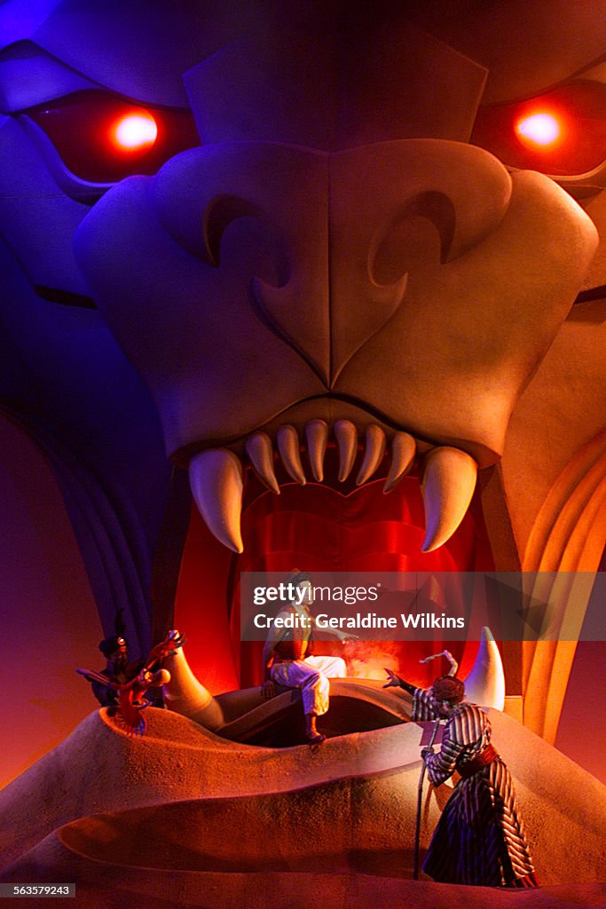 Aladdin Adventure In The Cave Of Wonders Center,left and right In the scene "Cave of Wonders" Aladdin,... News