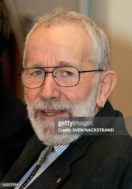 Robin Rye Warren 66 Barry J Marshall Stock Photos, High-Res Pictures, and Images - Getty ...