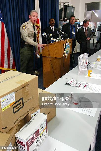 Sheriff Bob Brooks, left, holds a press conference to announce the arrest of Dr. Michael Huff and druggist Richard Ozar on 90 counts involving...