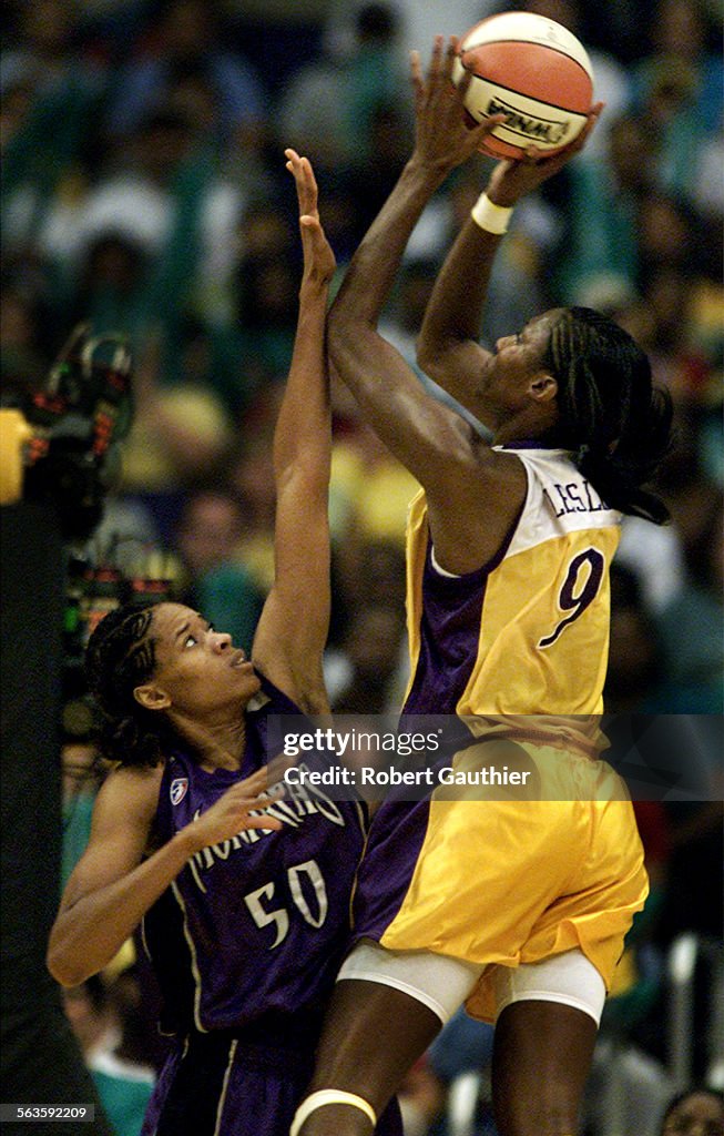 Los Angeles Sparks center LIsa Leslie shoots over Sacramento Monarchs forward Tangela Smith in the f