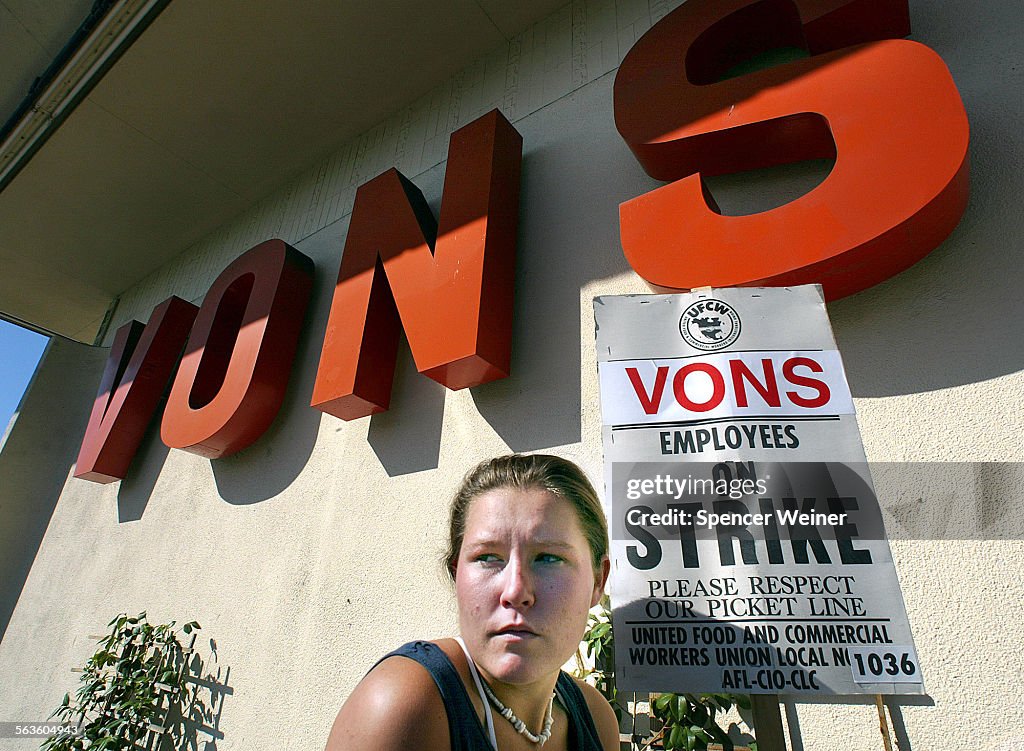 Vons employee Kylah Parker (cq) in Front of a Vons in Santa Barbara, Calif., Sunday, Oct. 12, 2003.
