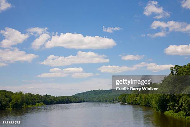 calm water surrounded by green banks - delaware river stock pictures, royalty-free photos & images