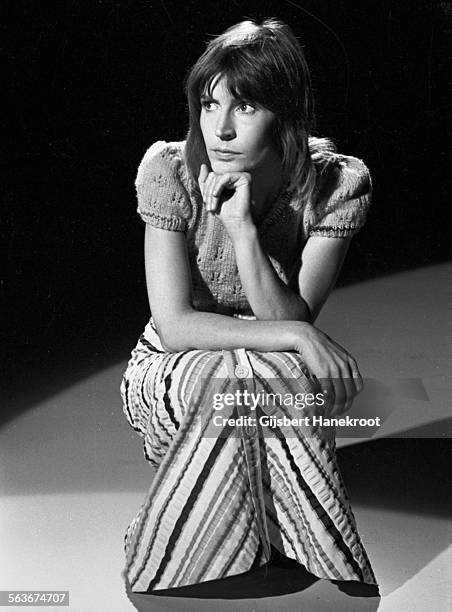 Portrait of Helen Reddy on the set of the TopPop TV show in 1975 in Hilversum, Netherlands.