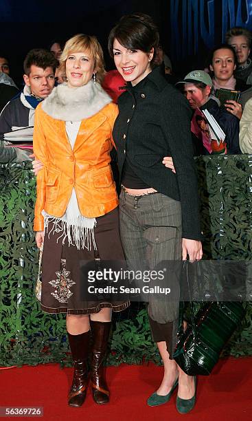 Actress Bianca Hein and her sister Jennifer Hein attend the German premiere of "King Kong" on December 7, 2005 in Berlin, Germany.