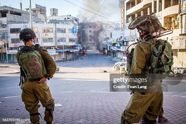 idf soldiers in hebron - israelisches militär stock-fotos und bilder